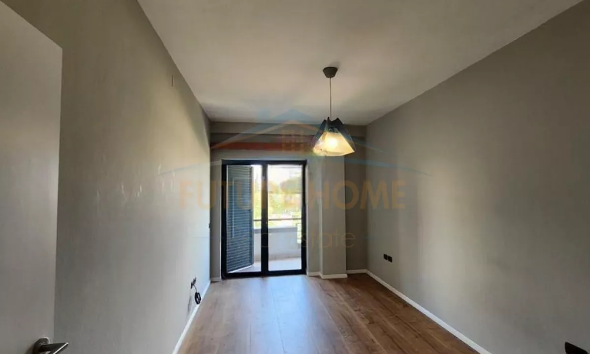 Qira, Zyre, Rruga Elbasanit, Liceu Artistik, Tirane.