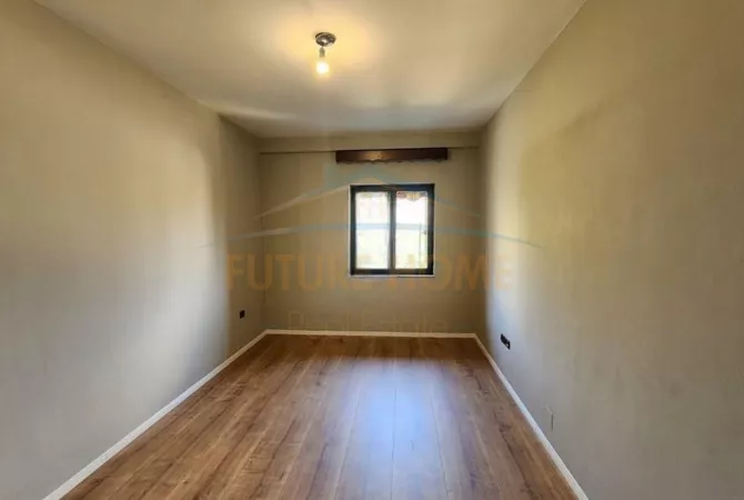 Qira, Zyre, Rruga Elbasanit, Liceu Artistik, Tirane.