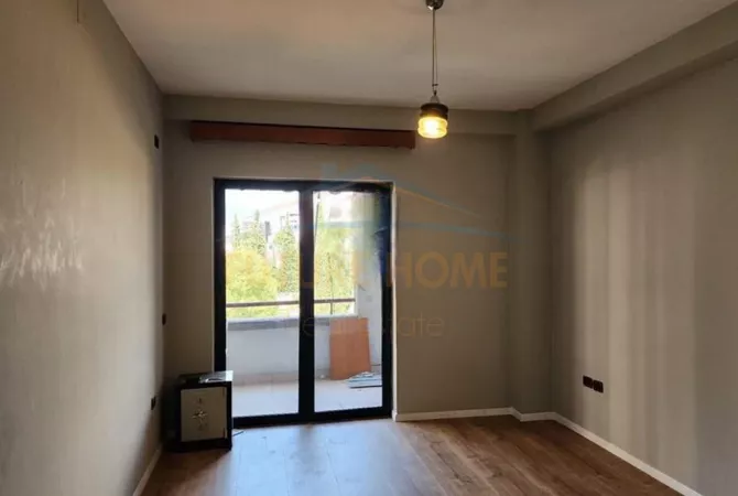 Qira, Zyre, Rruga Elbasanit, Liceu Artistik, Tirane.