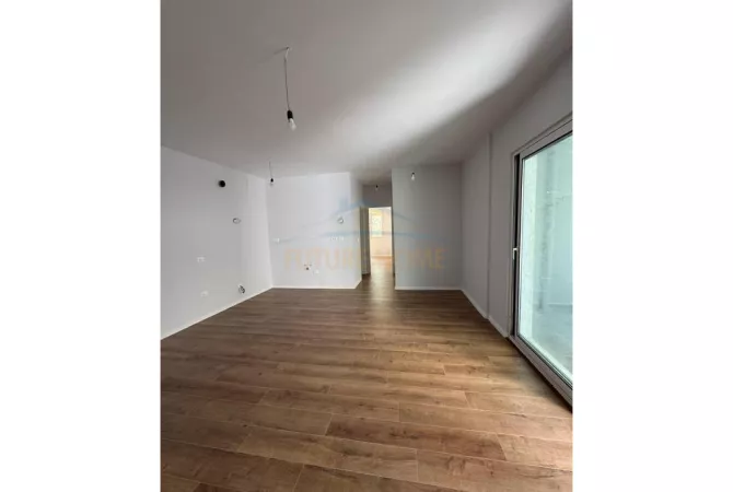 Shtepi ne shitje Apartament ne Tirane, 2+1, Mobilimi Bosh, pa mobiluar, Pagesa 135,000  Euro.