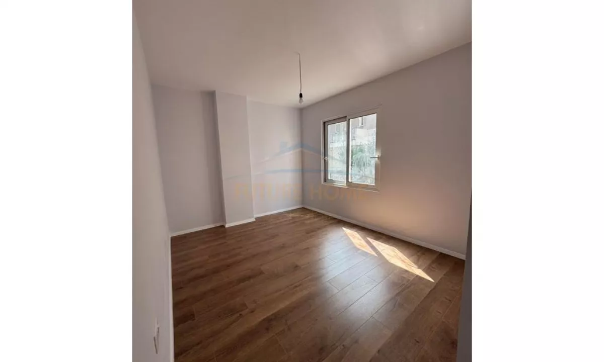 Shtepi ne shitje Apartament ne Tirane, 2+1, Mobilimi Bosh, pa mobiluar, Pagesa 135,000  Euro.