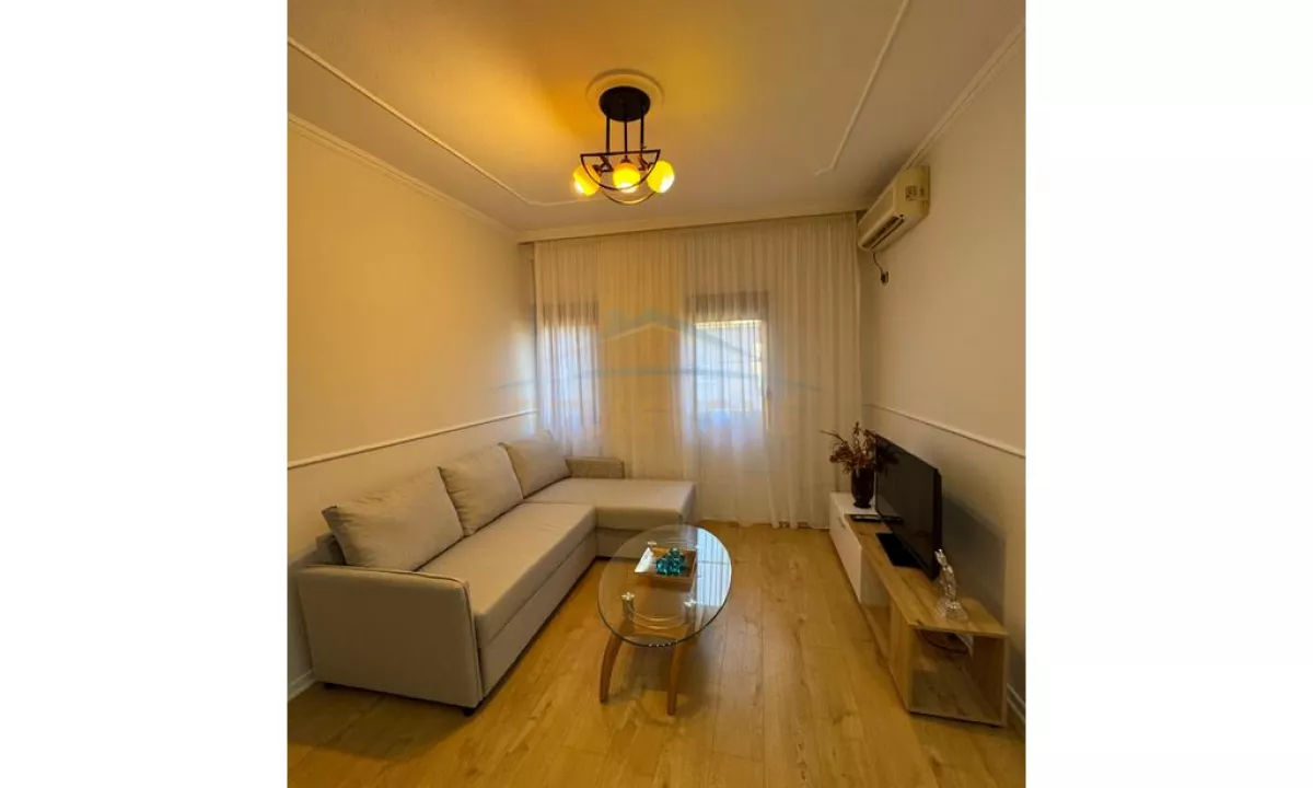 Shtepi ne shitje Apartament ne Tirane, 1+1, Mobilimi E mobiluar, Pagesa 115,000  Euro.