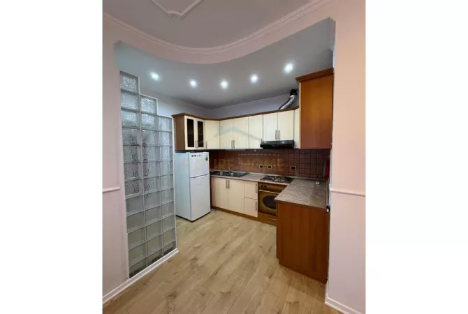 Shtepi ne shitje Apartament ne Tirane, 1+1, Mobilimi E mobiluar, Pagesa 115,000  Euro.