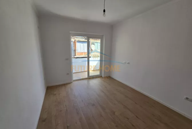 Shtepi ne shitje Apartament ne Tirane, 2+1, Mobilimi Bosh, pa mobiluar, Pagesa 125,000  Euro.