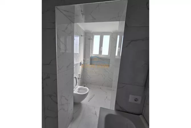 Shtepi ne shitje Apartament ne Tirane, 2+1, Mobilimi Bosh, pa mobiluar, Pagesa 125,000  Euro.