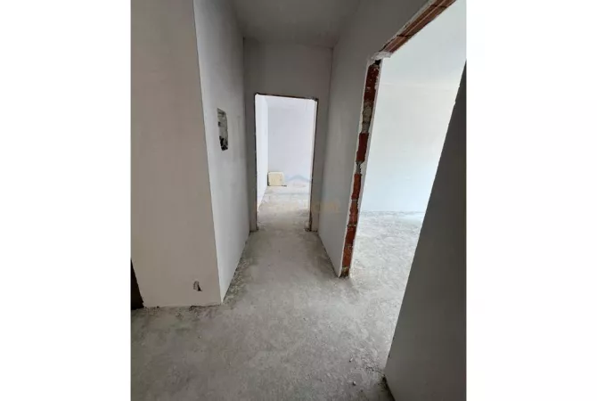 Shtepi ne shitje Apartament ne Tirane, 2+1, Mobilimi Bosh, pa mobiluar, Pagesa 209,000  Euro.