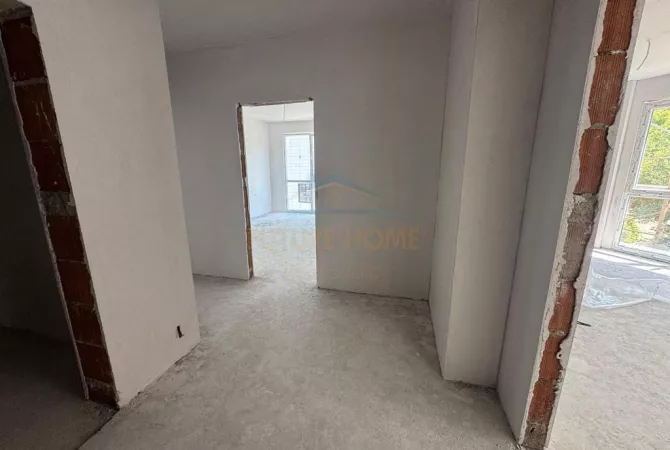 Shtepi ne shitje Apartament ne Tirane, 2+1, Mobilimi Bosh, pa mobiluar, Pagesa 209,000  Euro.