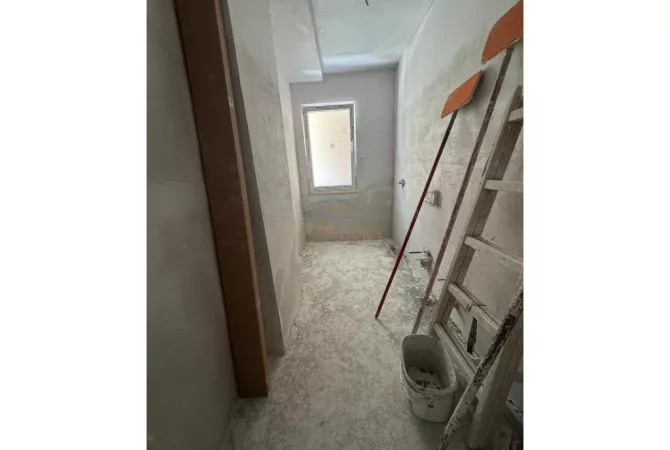 Shtepi ne shitje Apartament ne Tirane, 2+1, Mobilimi Bosh, pa mobiluar, Pagesa 209,000  Euro.
