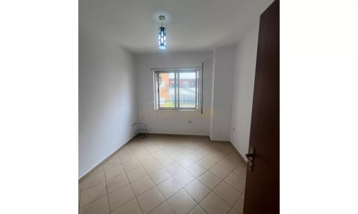 Shtepi ne shitje Apartament ne Tirane, 3+1, Mobilimi Bosh, pa mobiluar, Pagesa 160,000  Euro.