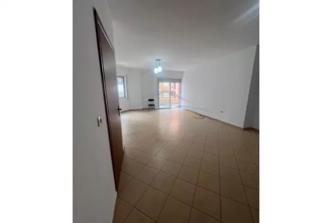 Shtepi ne shitje Apartament ne Tirane, 3+1, Mobilimi Bosh, pa mobiluar, Pagesa 160,000  Euro.