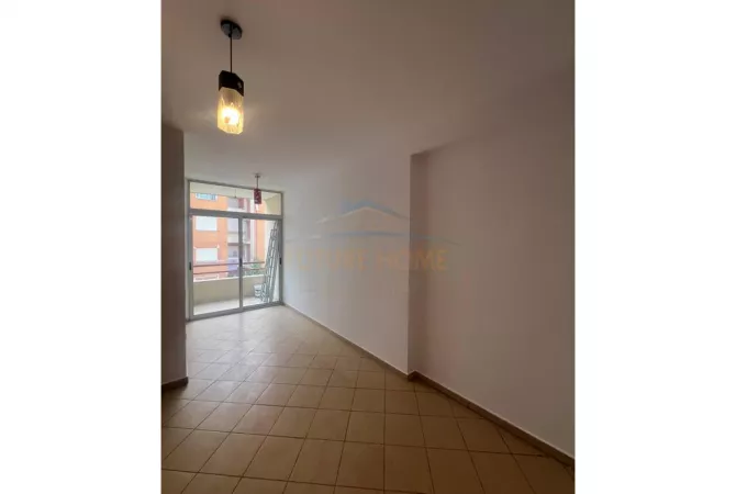 Shtepi ne shitje Apartament ne Tirane, 3+1, Mobilimi Bosh, pa mobiluar, Pagesa 160,000  Euro.