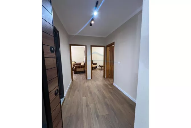 Shtepi ne shitje Apartament ne Tirane, 2+1, Mobilimi Bosh, pa mobiluar, Pagesa 147,000  Euro.