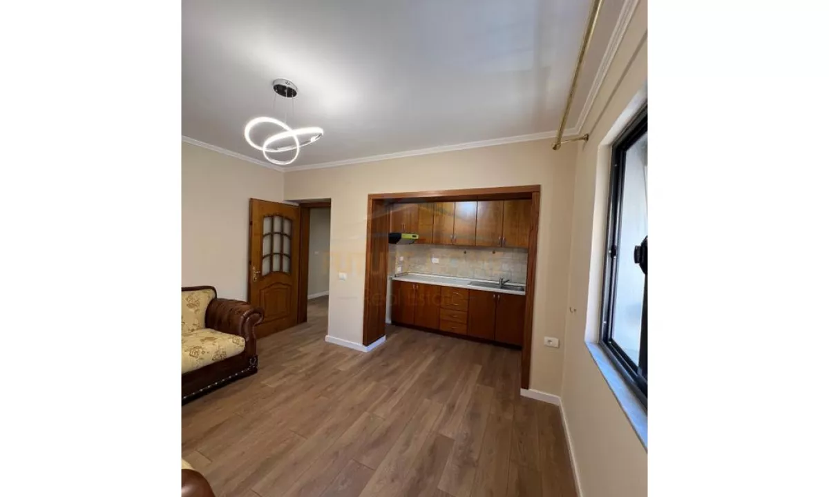 Shtepi ne shitje Apartament ne Tirane, 2+1, Mobilimi Bosh, pa mobiluar, Pagesa 147,000  Euro.
