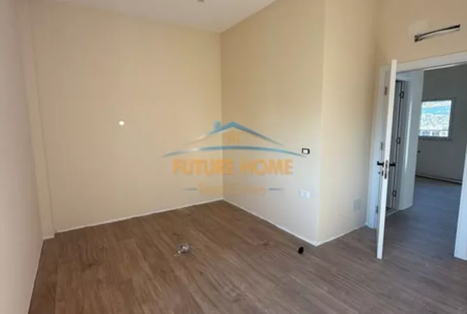 Shtepi ne shitje Apartament ne Tirane, 1+1, Mobilimi Bosh, pa mobiluar, Pagesa 124,750  Euro.