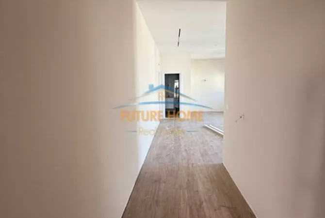 Shtepi ne shitje Apartament ne Tirane, 1+1, Mobilimi Bosh, pa mobiluar, Pagesa 124,750  Euro.