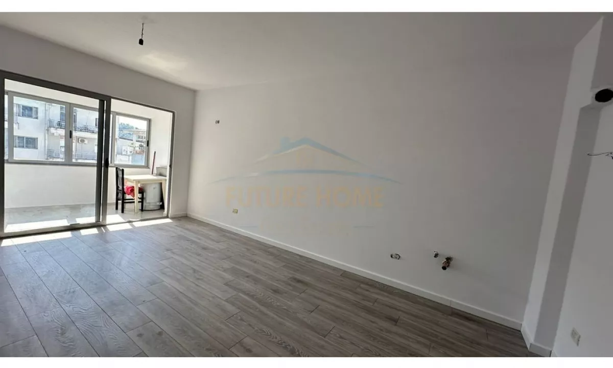 Shtepi ne shitje Apartament ne Tirane, 1+1, Mobilimi Bosh, pa mobiluar, Pagesa 105,000  Euro.
