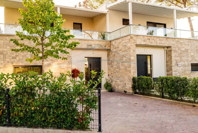 Shtepi ne shitje Vila Luksoze ne Durres, 5+1, Mobilimi E mobiluar, Pagesa 835,000  Euro.