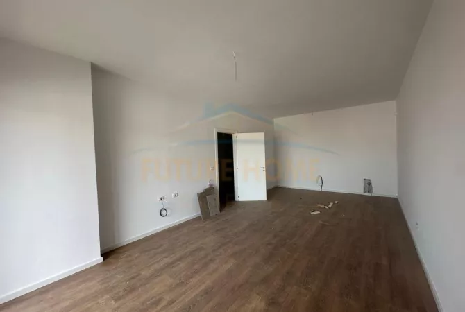 Shtepi ne shitje Apartament ne Tirane, 2+1, Mobilimi Bosh, pa mobiluar, Pagesa 169,824  Euro.