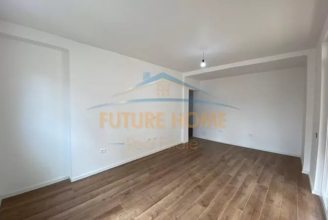Shtepi ne shitje Apartament ne Tirane, 1+1, Mobilimi Bosh, pa mobiluar, Pagesa 167,000  Euro.