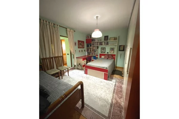 Shitet, Apartament 3+1+2, Rruga Muhamet Gjollesha.