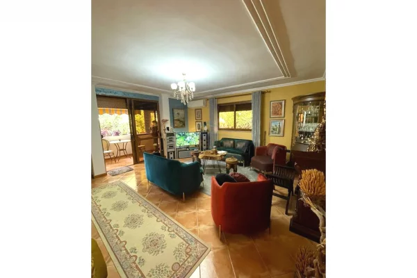 Shtepi ne shitje Apartament ne Tirane, 3+1, Mobilimi Pjeserisht e mobiluar, Pagesa 220,000  Euro.