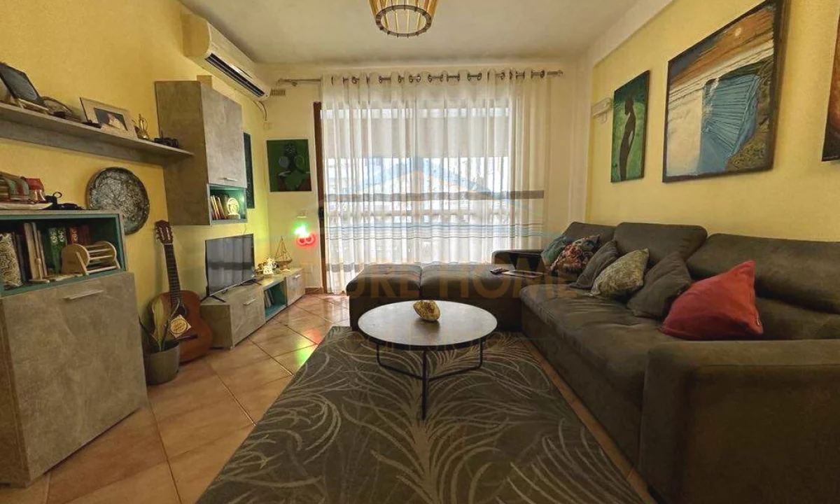 Shtepi ne shitje Apartament ne Tirane, 2+1, Mobilimi E mobiluar, Pagesa 135,000  Euro.