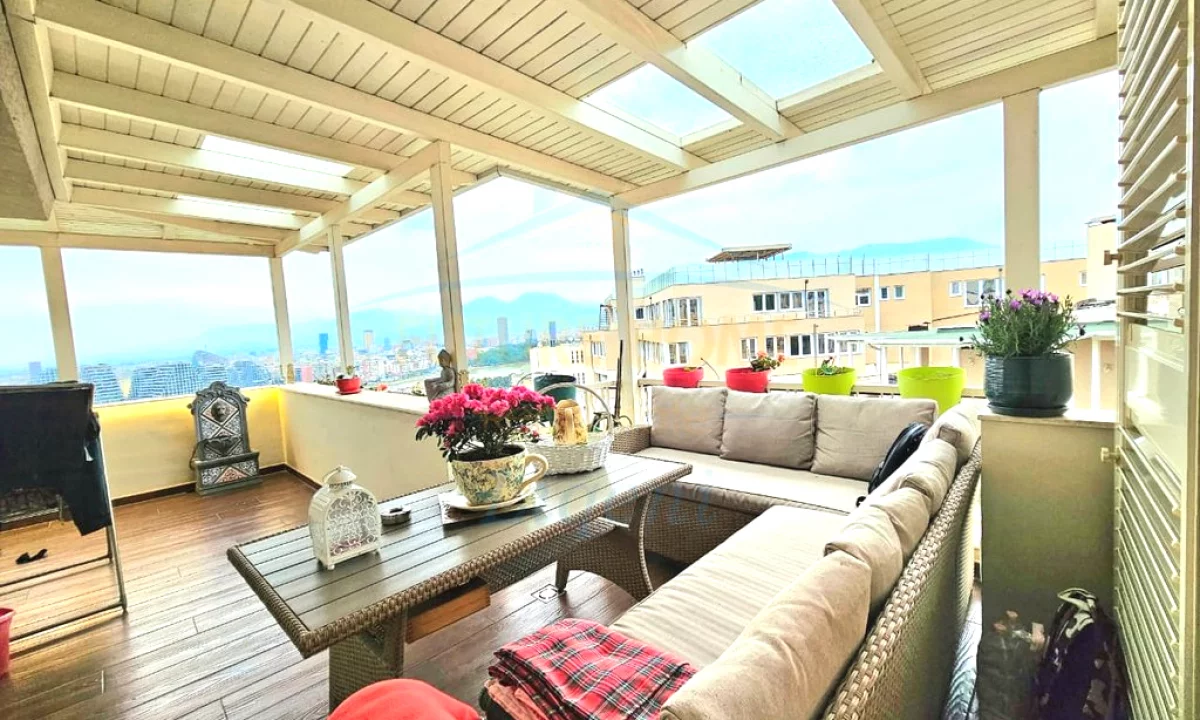 Shtepi ne shitje Apartament ne Tirane, 2+1, Mobilimi E mobiluar, Pagesa 325,000  Euro.