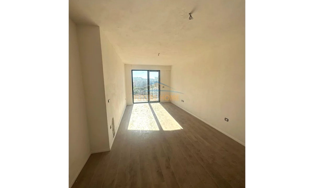 Shtepi ne shitje Apartament ne Tirane, 2+1, Mobilimi Bosh, pa mobiluar, Pagesa 166,000  Euro.