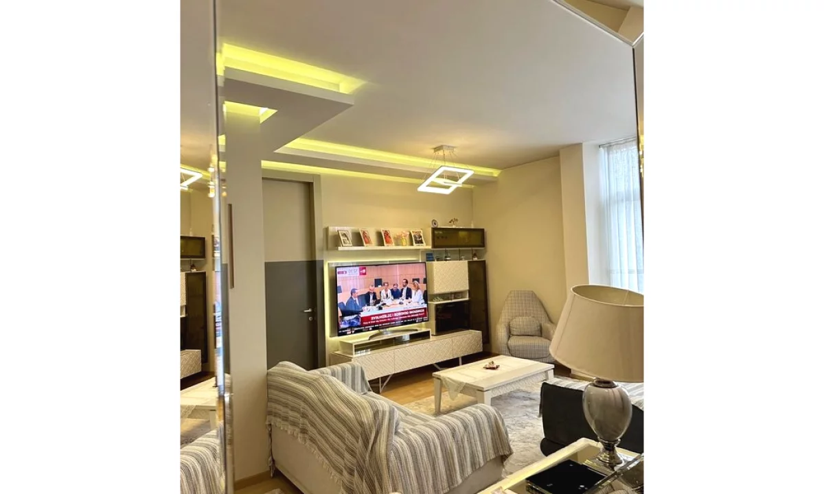 Shtepi ne shitje Apartament ne Tirane, 2+1, Mobilimi E mobiluar, Pagesa 350,000  Euro.