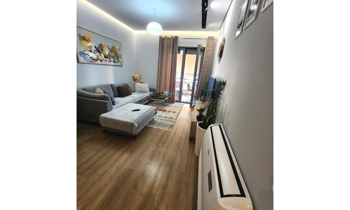 Shtepi ne shitje Apartament ne Tirane, 1+1, Mobilimi E mobiluar, Pagesa 235,000  Euro.