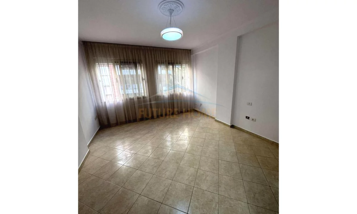 Shtepi ne shitje Apartament ne Tirane, 2+1, Mobilimi Bosh, pa mobiluar, Pagesa 155,000  Euro.