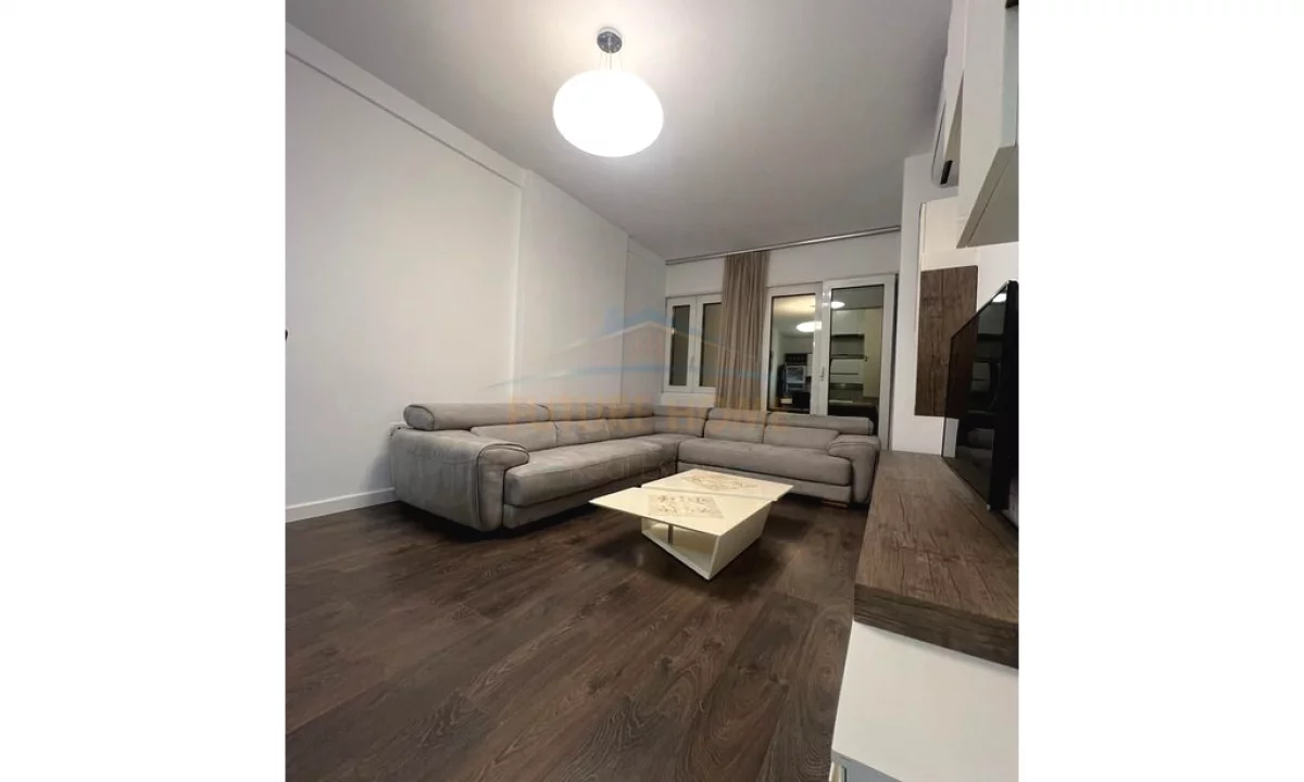 Shtepi ne shitje Apartament ne Tirane, 2+1, Mobilimi E mobiluar, Pagesa 180,000  Euro.