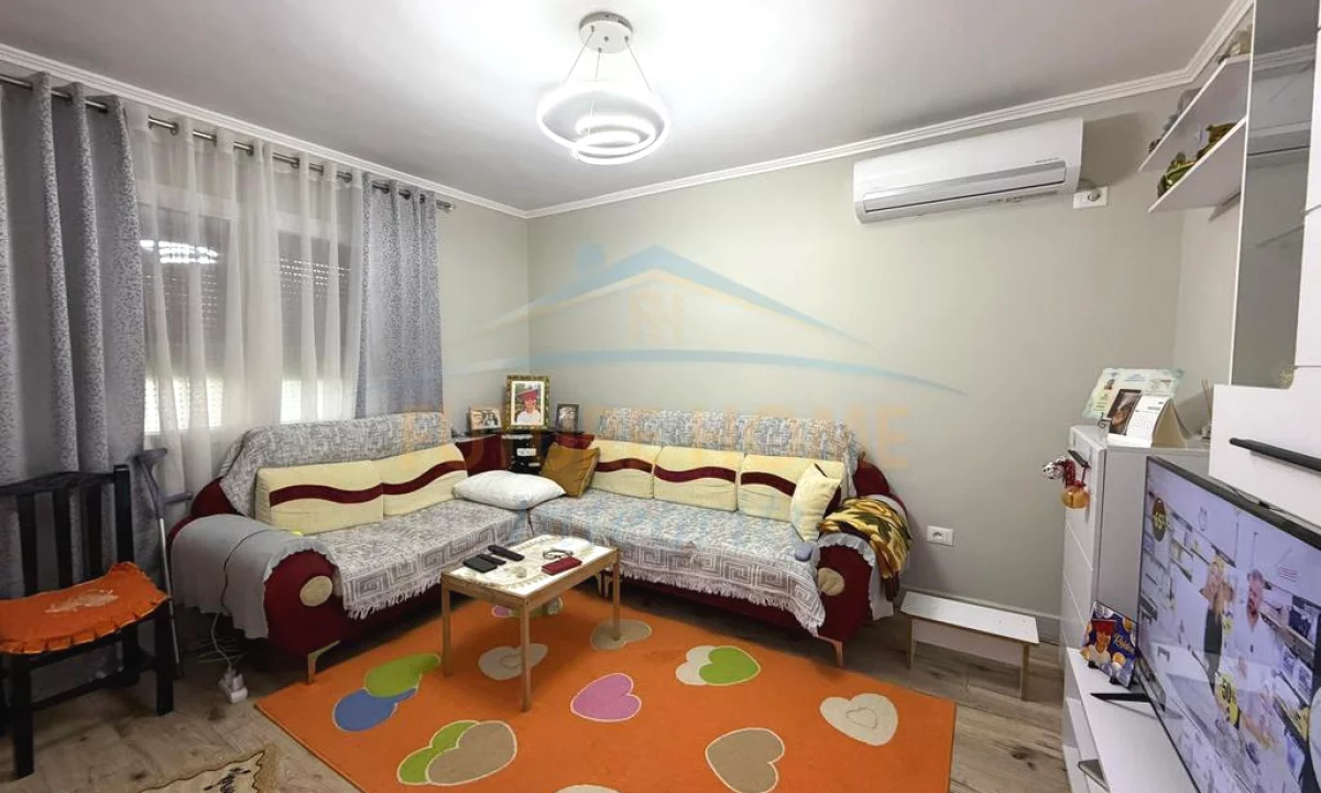 Shtepi ne shitje Apartament ne Tirane, 2+1, Mobilimi Pjeserisht e mobiluar, Pagesa 160,000  Euro.