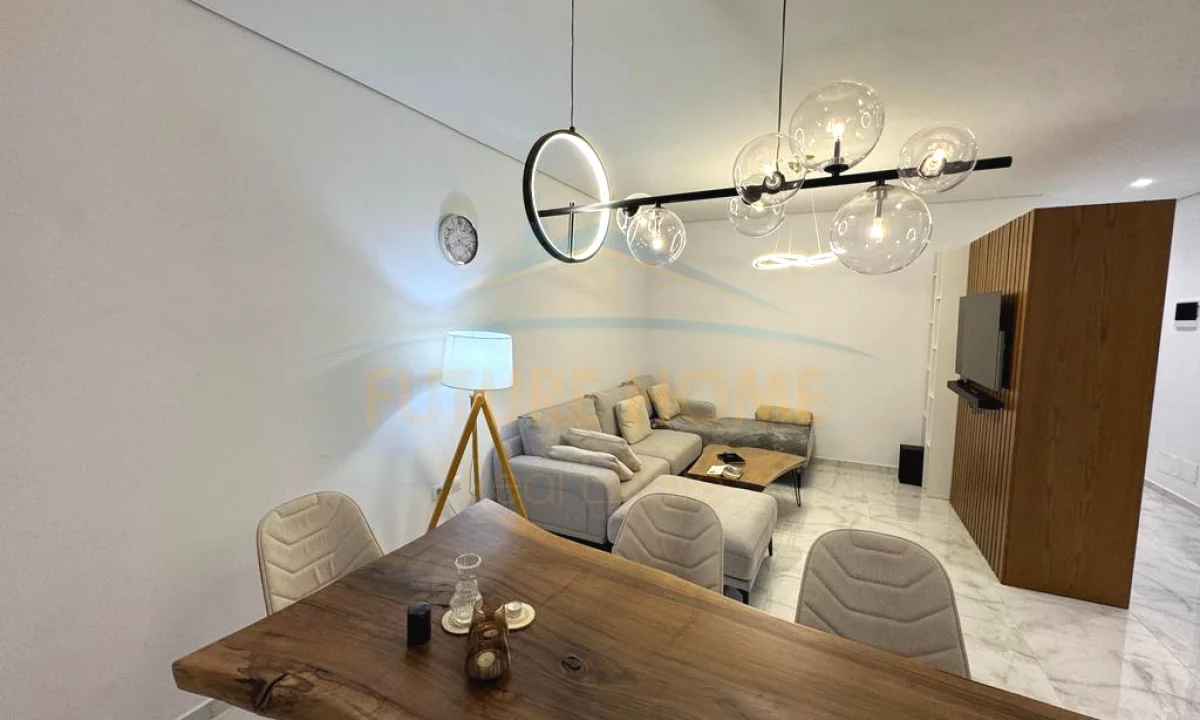 Shtepi ne shitje Apartament ne Durres, 2+1, Mobilimi E mobiluar, Pagesa 300,000  Euro.