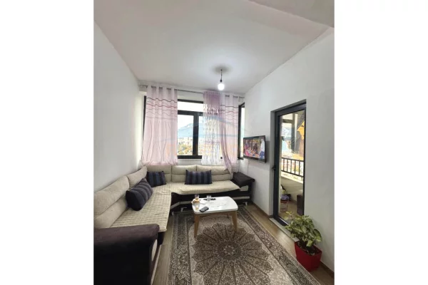 Shitet , Apartament 2+1+2+ Post Parkimi, Porcelan, Tirane