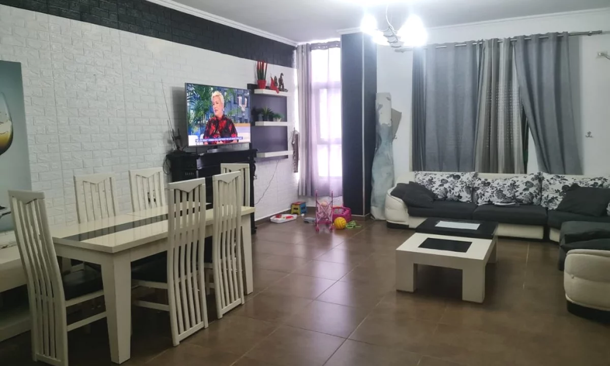 Shtepi ne shitje Apartament ne Tirane, 2+1, Mobilimi E mobiluar, Pagesa 255,000  Euro.