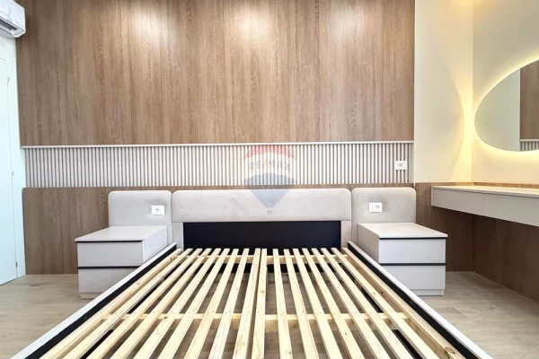 Shtepi ne shitje Apartament ne Tirane, 2+1, Mobilimi E mobiluar, Pagesa 242,000  Euro.