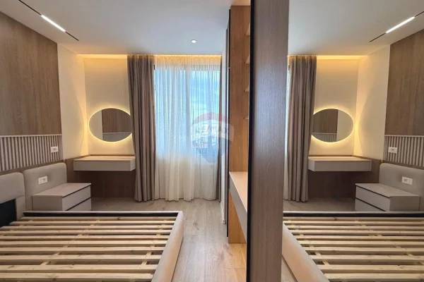 Shtepi ne shitje Apartament ne Tirane, 2+1, Mobilimi E mobiluar, Pagesa 242,000  Euro.