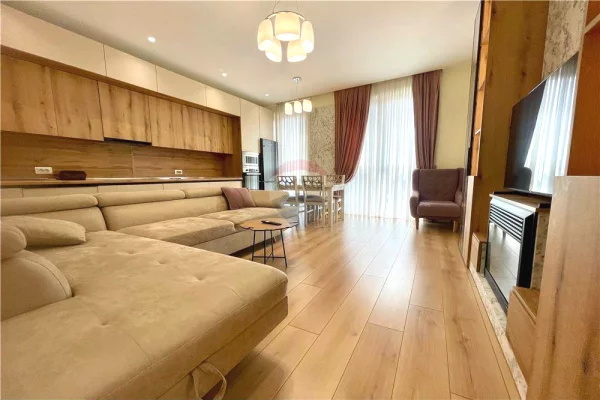 Appartamento in affitto a Tirana 2+1, Arredato