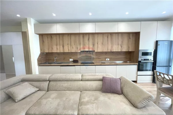 Appartamento in affitto a Tirana 2+1, Arredato