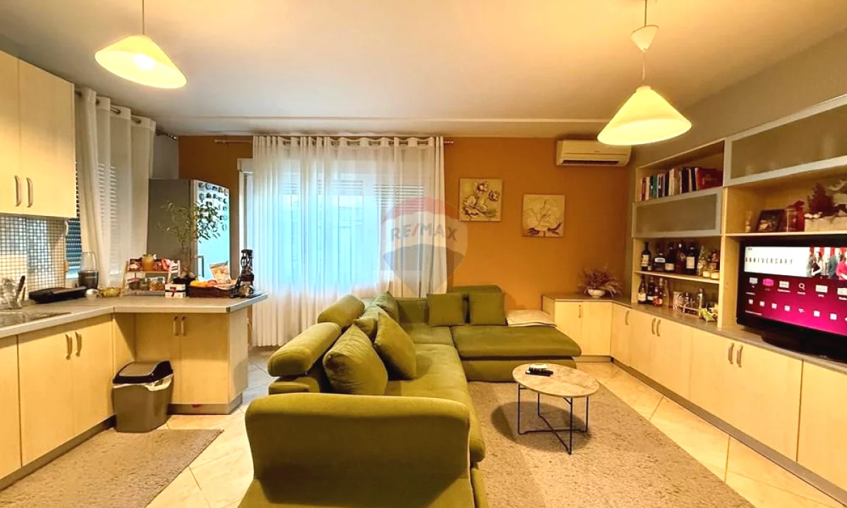 Shtepi ne shitje Apartament ne Tirane, 1+1, Mobilimi E mobiluar, Pagesa 165,000  Euro.