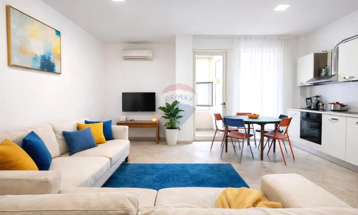 Shtepi ne shitje Apartament ne Tirane, 2+1, Mobilimi E mobiluar, Pagesa 300,000  Euro.