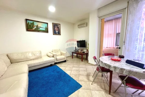 Shtepi ne shitje Apartament ne Tirane, 2+1, Mobilimi E mobiluar, Pagesa 300,000  Euro.