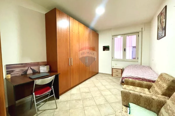 Shtepi ne shitje Apartament ne Tirane, 2+1, Mobilimi E mobiluar, Pagesa 300,000  Euro.