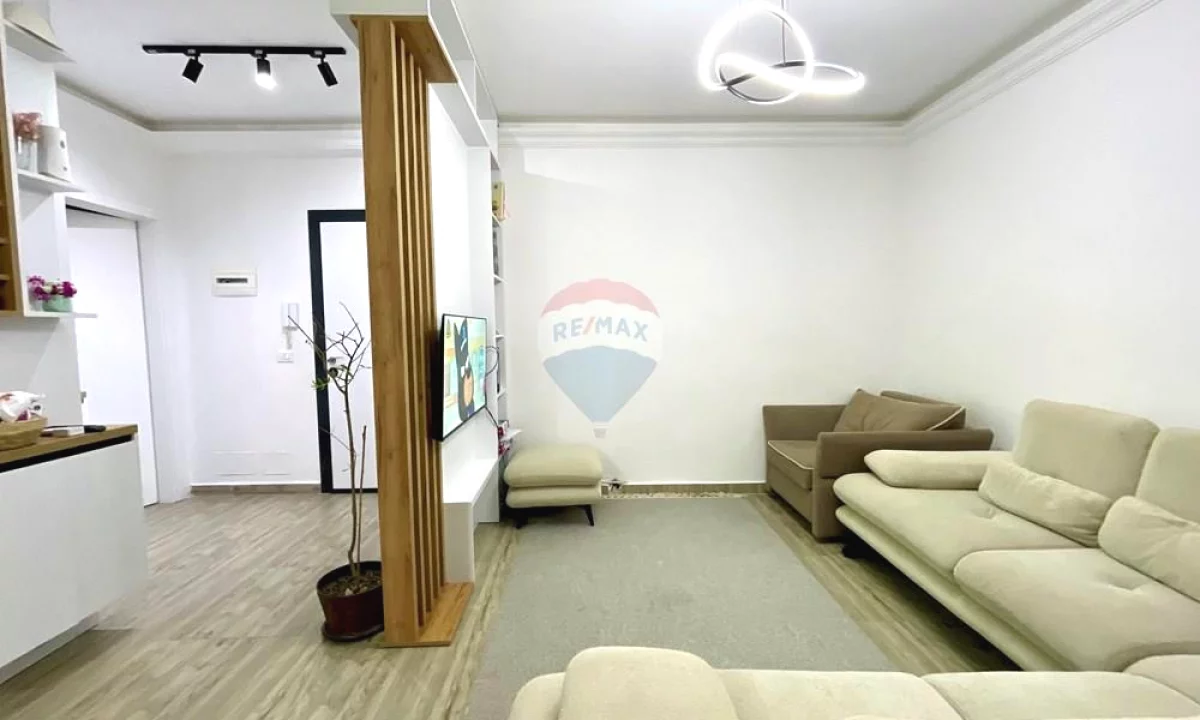 Shtepi ne shitje Apartament ne Tirane, 1+1, Mobilimi E mobiluar, Pagesa 140,000  Euro.