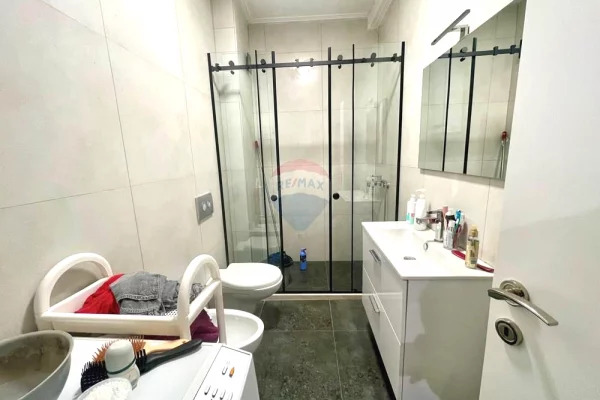 Shtepi ne shitje Apartament ne Tirane, 1+1, Mobilimi E mobiluar, Pagesa 140,000  Euro.