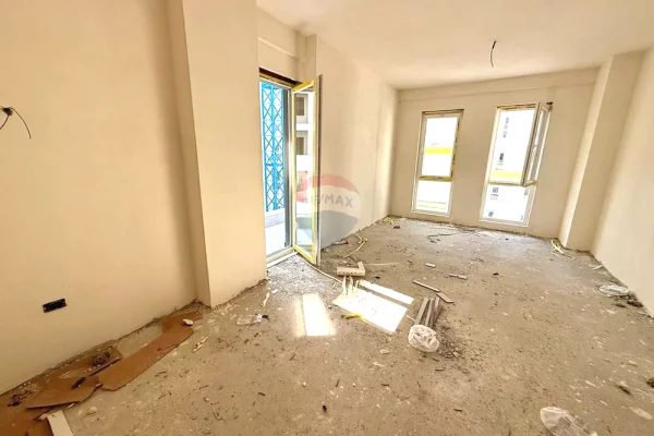 Shtepi ne shitje Apartament ne Tirane, 2+1, Mobilimi Bosh, pa mobiluar, Pagesa 109,000  Euro.