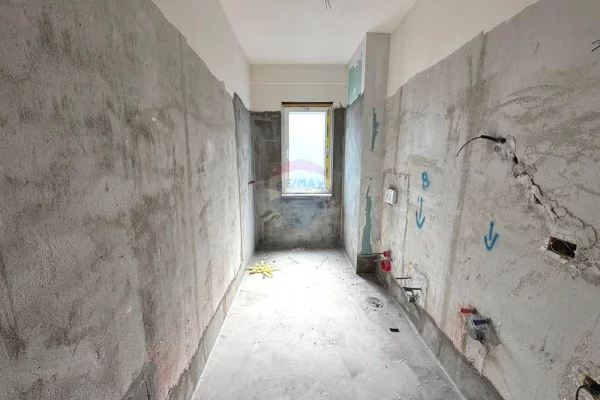 Shtepi ne shitje Apartament ne Tirane, 2+1, Mobilimi Bosh, pa mobiluar, Pagesa 109,000  Euro.