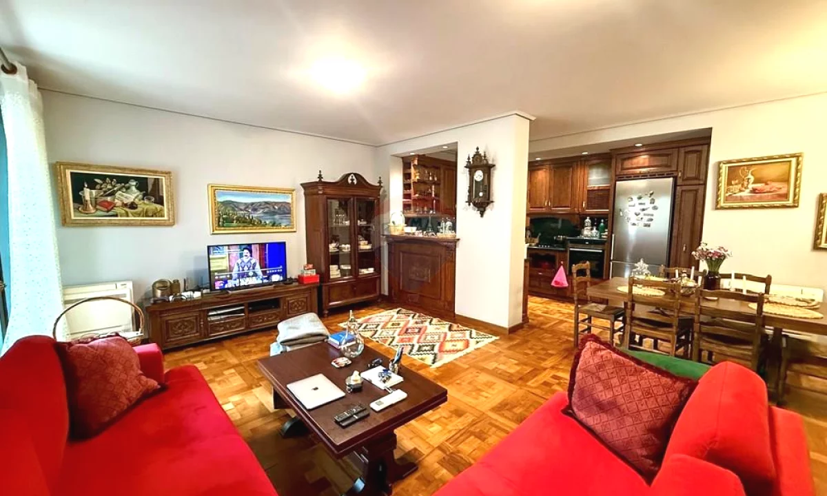 Shtepi ne shitje Apartament ne Tirane, 2+1, Mobilimi E mobiluar, Pagesa 550,000  Euro.