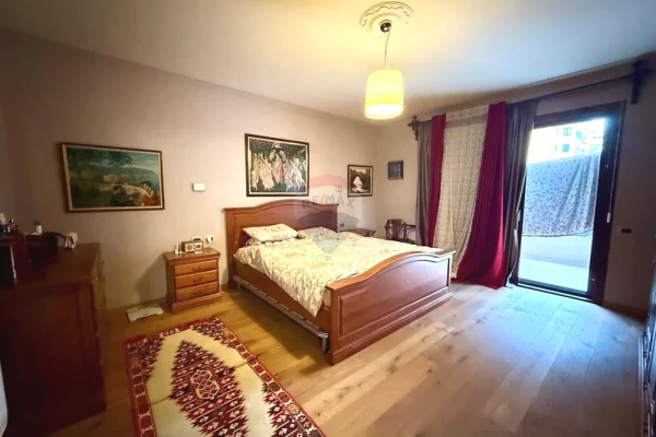 Shtepi ne shitje Apartament ne Tirane, 2+1, Mobilimi E mobiluar, Pagesa 550,000  Euro.